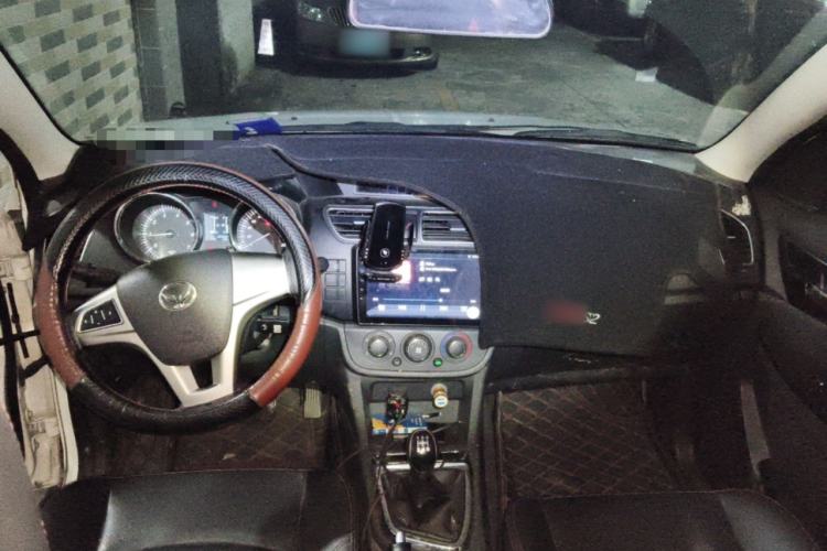 Used HYOSOW S2 2014 1.5L Manual Comfort Version China IV Emission Standard Center Console