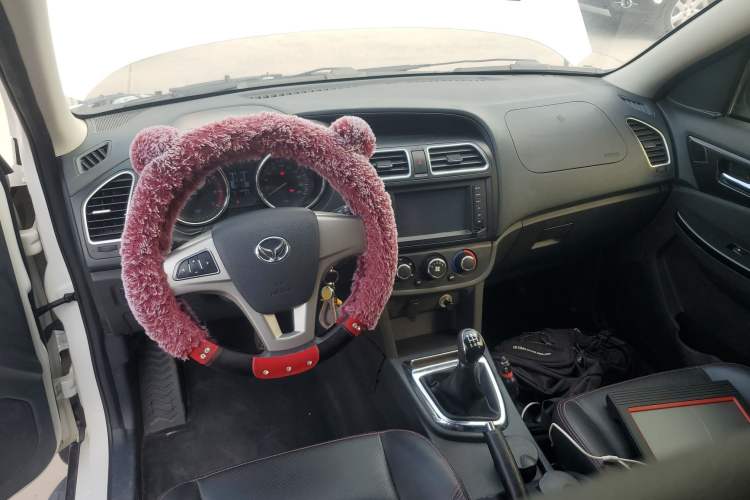 Used HYOSOW S2 2014 1.5L Manual Comfort Version China IV Emission Standard Center Console