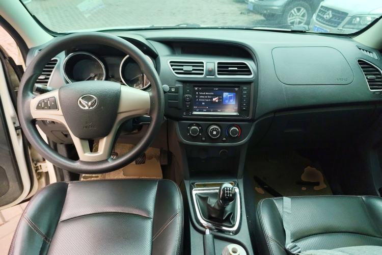 Used HYOSOW S2 2014 1.5L Manual Comfort Version China IV Emission Standard Center Console