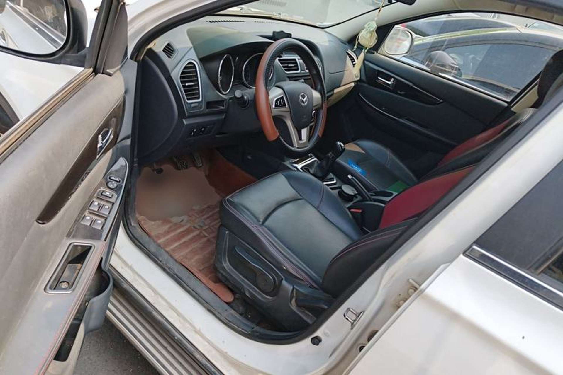 Used HYOSOW S2 2014 1.5L Manual Comfort Version China IV Emission Standard Driver Seat