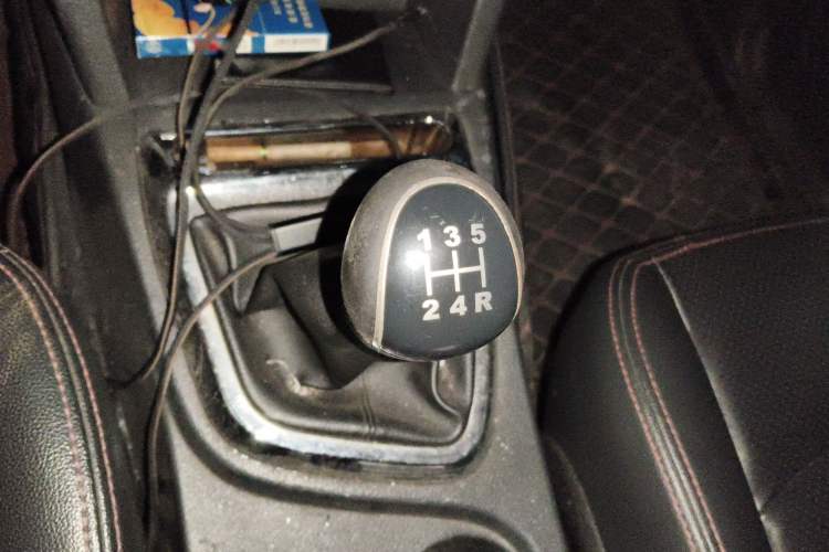 Used HYOSOW S2 2014 1.5L Manual Comfort Version China IV Emission Standard Gear Lever