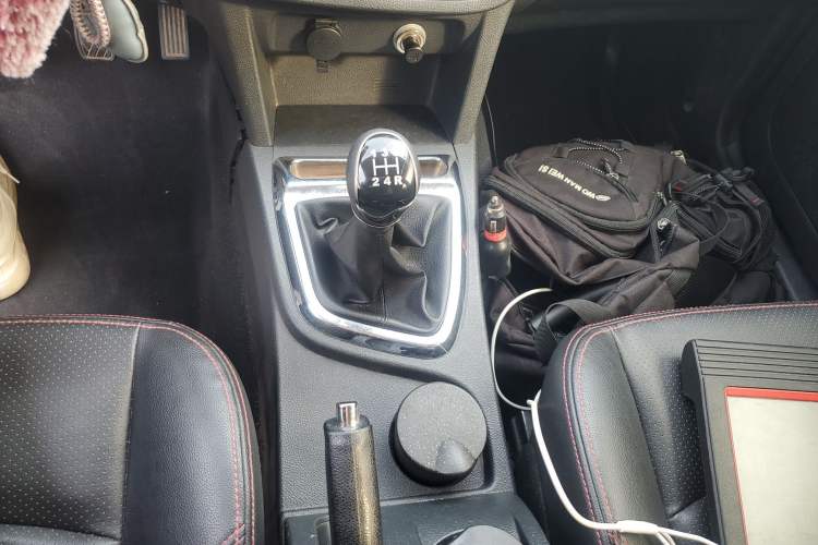 Used HYOSOW S2 2014 1.5L Manual Comfort Version China IV Emission Standard Gear Lever