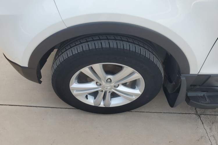 Used HYOSOW S2 2014 1.5L Manual Comfort Version China IV Emission Standard Left Front Wheel Hub