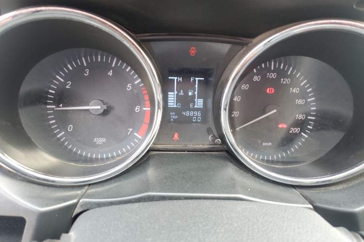 Used HYOSOW S2 2014 1.5L Manual Comfort Version China IV Emission Standard Odometer Close Up