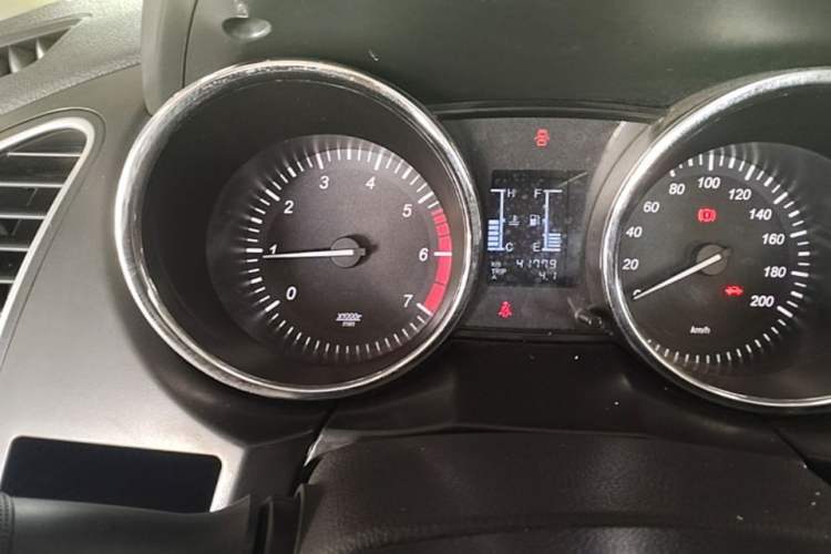 Used HYOSOW S2 2014 1.5L Manual Comfort Version China IV Emission Standard Odometer Close Up