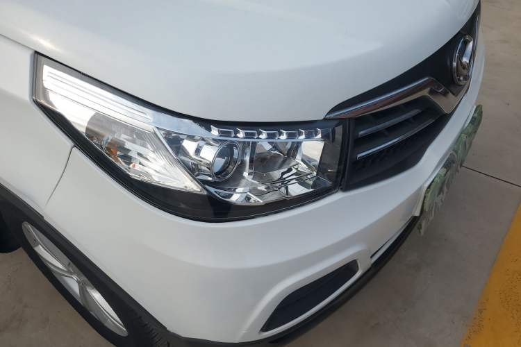 Used HYOSOW S2 2014 1.5L Manual Comfort Version China IV Emission Standard Right Front Headlight