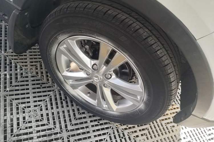 Used HYOSOW S2 2014 1.5L Manual Comfort Version China IV Emission Standard Right Front Wheel Hub