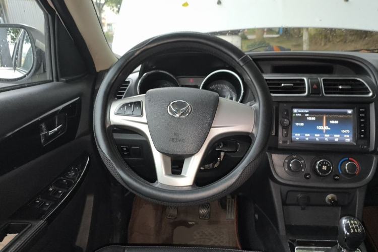 Used HYOSOW S2 2014 1.5L Manual Luxury Edition China IV Steering Wheel