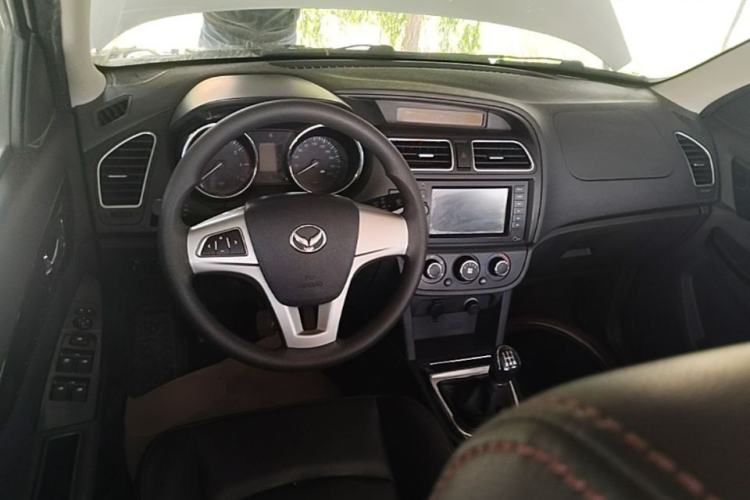 Used HYOSOW S2 2014 1.5L Manual Comfort Version China IV Emission Standard Steering Wheel