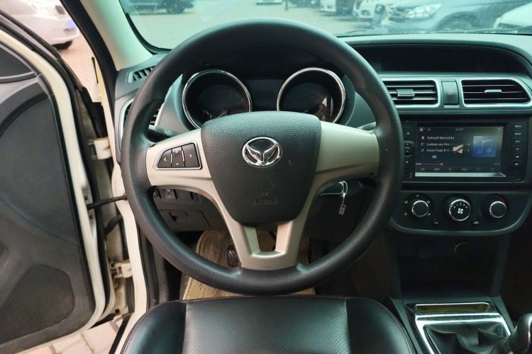 Used HYOSOW S2 2014 1.5L Manual Comfort Version China IV Emission Standard Steering Wheel
