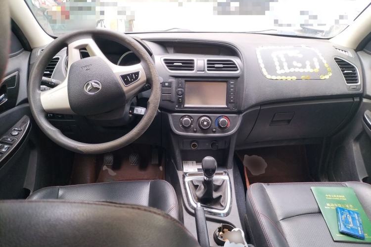 Used HYOSOW S2 2014 1.5L Manual Comfort Version China IV Emission Standard Center Console
