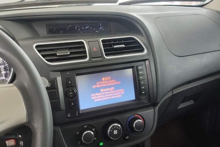 Used HYOSOW S2 2015 1.5L Manual Luxury Edition China IV Audio And AC Panel