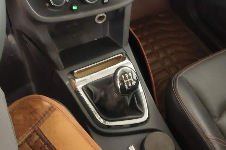 Used HYOSOW S2 2015 1.5L Manual Luxury Edition China IV Gear Lever