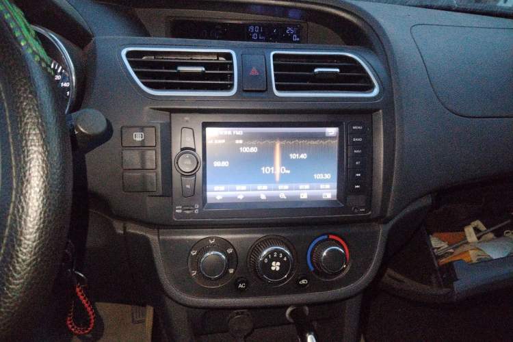 Used HYOSOW S2 2015 1.5L Manual Luxury Edition China IV Audio And AC Panel