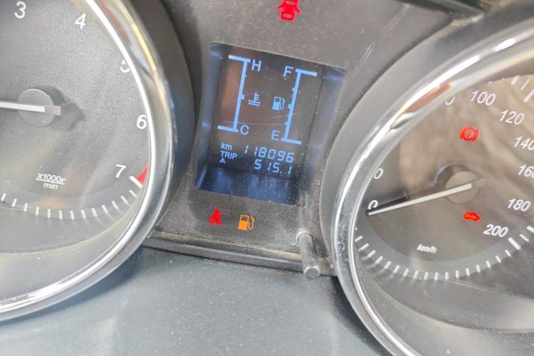 Used HYOSOW S2 2015 1.5L Manual Base Version China V Odometer Close Up