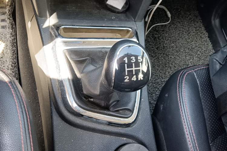 Used HYOSOW S2 2015 1.5L Manual Base Version China V Gear Lever
