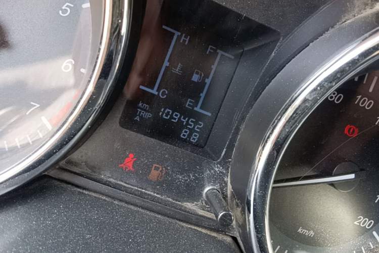 Used HYOSOW S2 2015 1.5L Manual Base Version China V Odometer Close Up