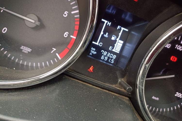 Used HYOSOW S2 2015 1.5L Manual Comfort Version China V Odometer Close Up