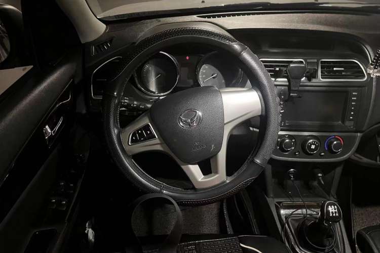 Used HYOSOW S2 2015 1.5L Manual Luxury Edition China IV Steering Wheel
