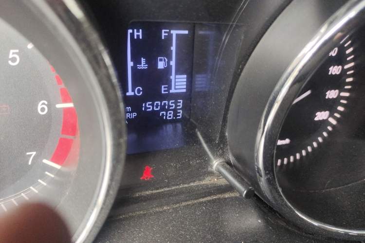 Used HYOSOW S2 2016 1.5L Manual Luxury Model China V Standard Odometer Close Up