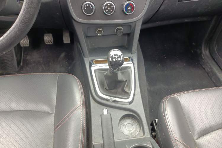 Used HYOSOW S2 2016 1.5L Manual Luxury Model China V Standard Gear Lever