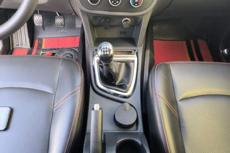 Used HYOSOW S2 2016 1.5L Manual Luxury Model China V Standard Gear Lever