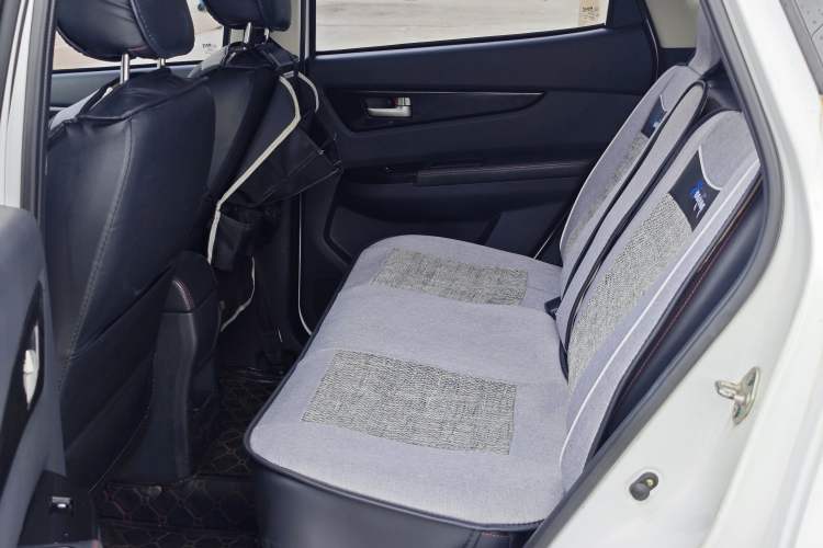 Used HYOSOW S2 2016 1.5L Manual Luxury Edition China IV Interior 4