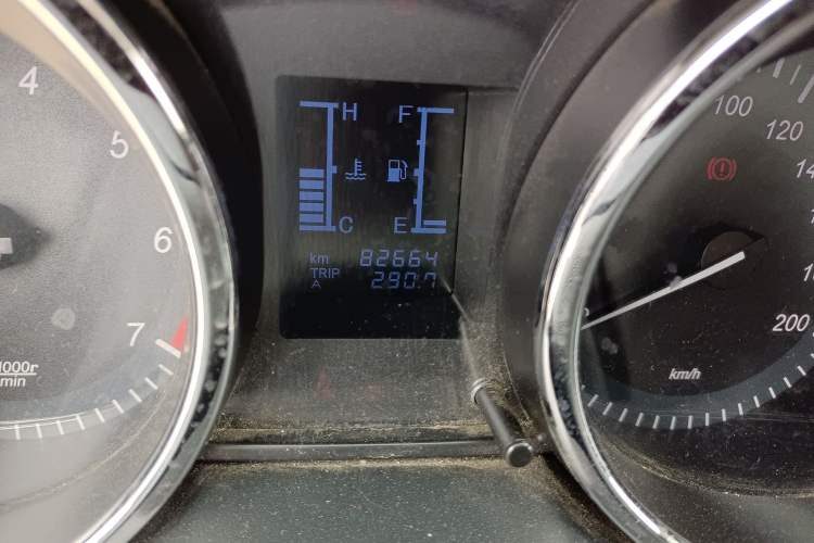 Used HYOSOW S2 2016 1.5L Manual Luxury Model China V Standard Odometer Close Up