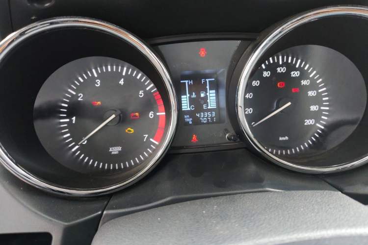 Used HYOSOW S2 2016 1.5L Manual Luxury Model China V Standard Odometer Close Up