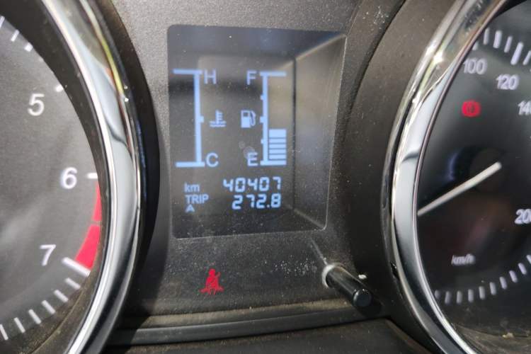 Used HYOSOW S2 2016 1.5L Manual Luxury Model China V Standard Odometer Close Up