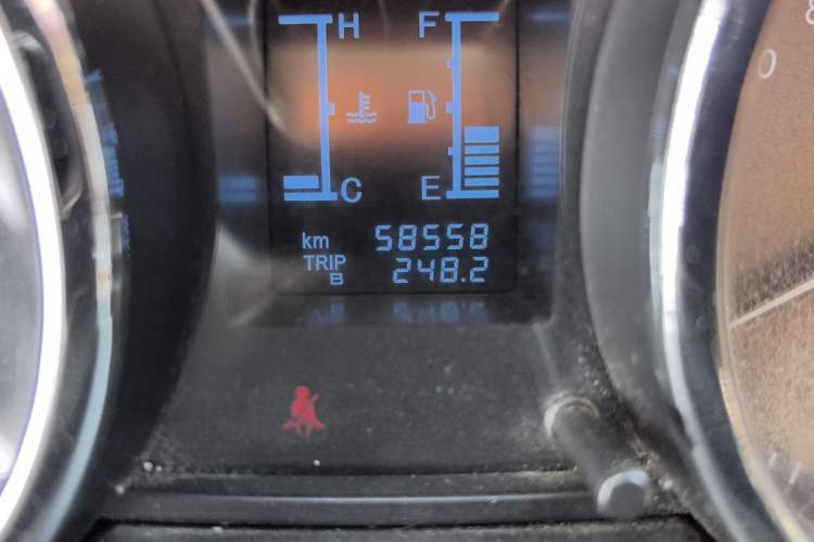 Used HYOSOW S2 2016 1.5L Manual Luxury Model China V Standard Odometer Close Up