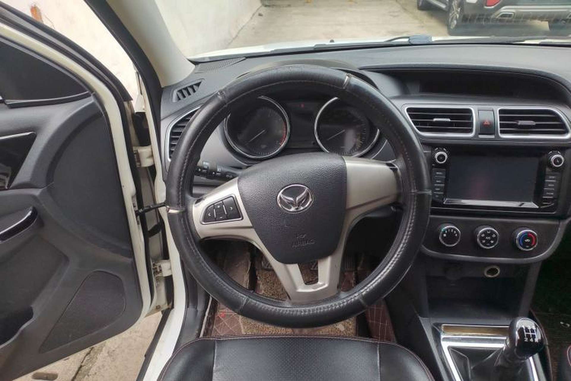 Used HYOSOW S2 2016 1.5L Manual Luxury Edition China IV Steering Wheel