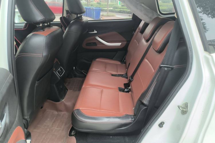 Used HYOSOW S3 2016 S3L 1.5L Manual Prestige Edition Interior 4