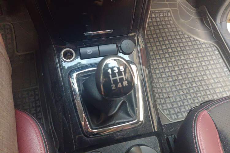 Used HYOSOW S3 2014 1.5L Comfort Version China IV Emission Standard Gear Lever