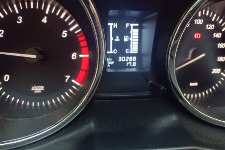 Used HYOSOW S3 2014 1.5L Comfort Version China IV Emission Standard Odometer Close Up