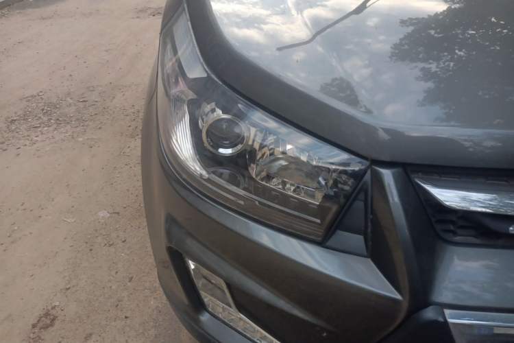 Used HYOSOW S3 2014 1.5L Comfort Version China IV Emission Standard Right Front Headlight