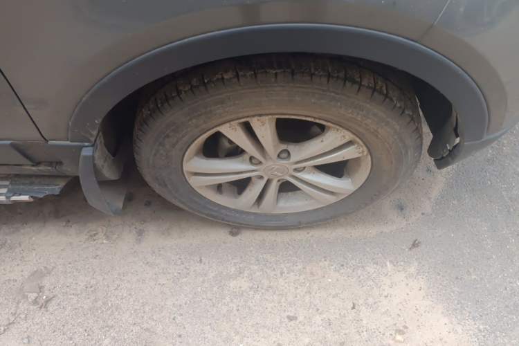Used HYOSOW S3 2014 1.5L Comfort Version China IV Emission Standard Right Front Wheel Hub