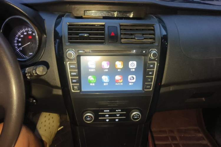Used HYOSOW S3 2014 1.5L Luxury Version China IV Emission Standard Audio And AC Panel