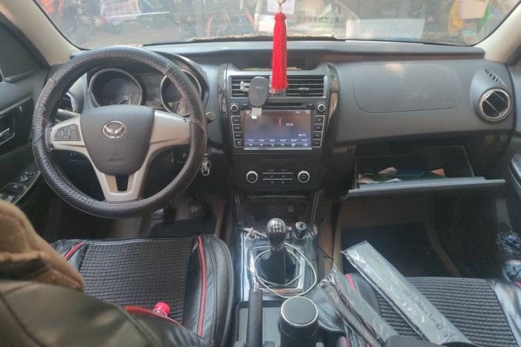 Used HYOSOW S3 2014 1.5L Luxury Version China IV Emission Standard Center Console