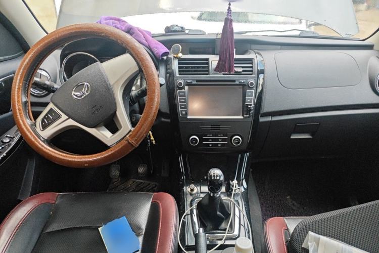 Used HYOSOW S3 2014 1.5L Luxury Version China IV Emission Standard Center Console