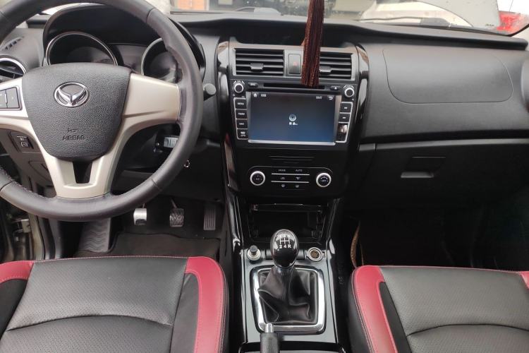 Used HYOSOW S3 2014 1.5L Luxury Version China IV Emission Standard Center Console
