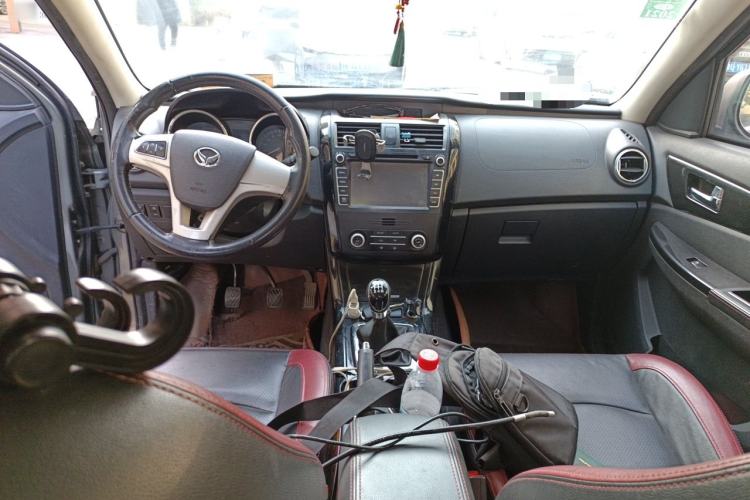 Used HYOSOW S3 2014 1.5L Luxury Version China IV Emission Standard Center Console