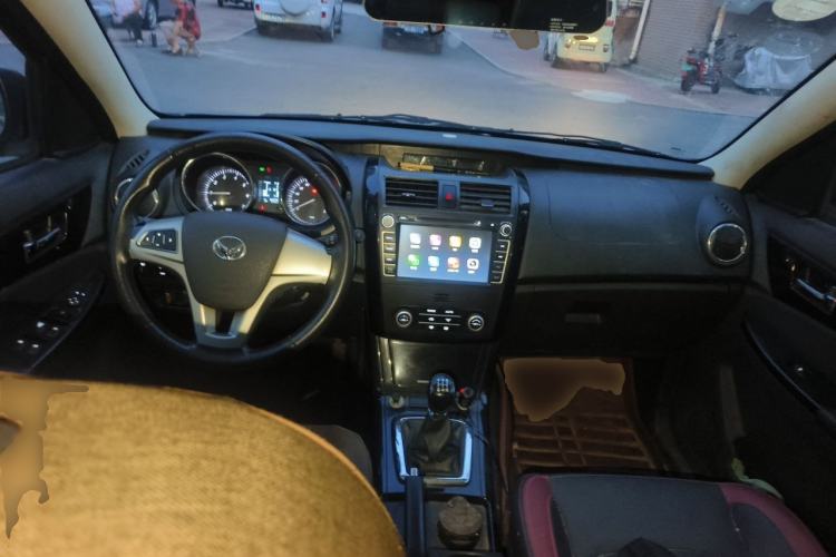 Used HYOSOW S3 2014 1.5L Luxury Version China IV Emission Standard Center Console