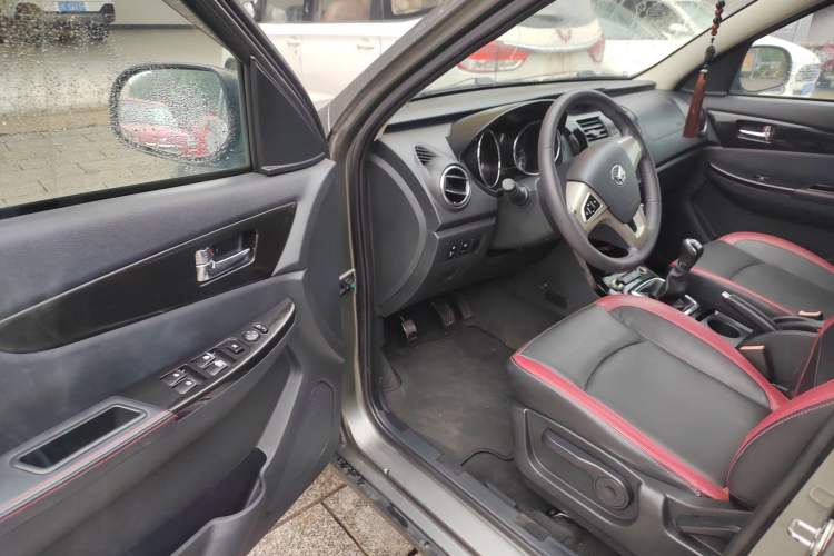 Used HYOSOW S3 2014 1.5L Luxury Version China IV Emission Standard Driver Seat
