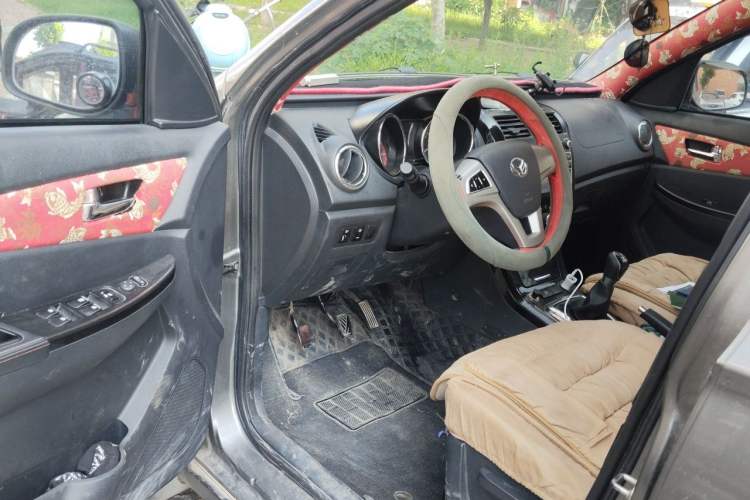 Used HYOSOW S3 2014 1.5L Comfort Version China IV Emission Standard Driver Seat