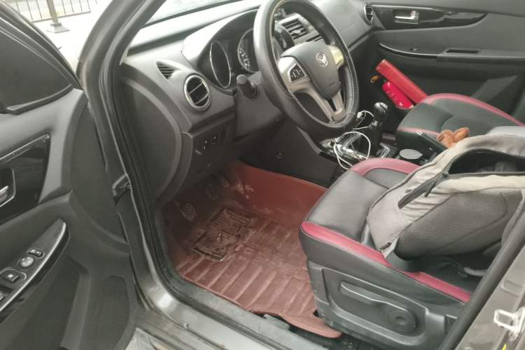 Used HYOSOW S3 2014 1.5L Luxury Version China IV Emission Standard Driver Seat