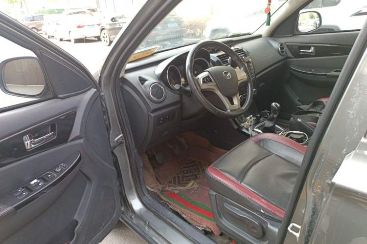 Used HYOSOW S3 2014 1.5L Luxury Version China IV Emission Standard Driver Seat