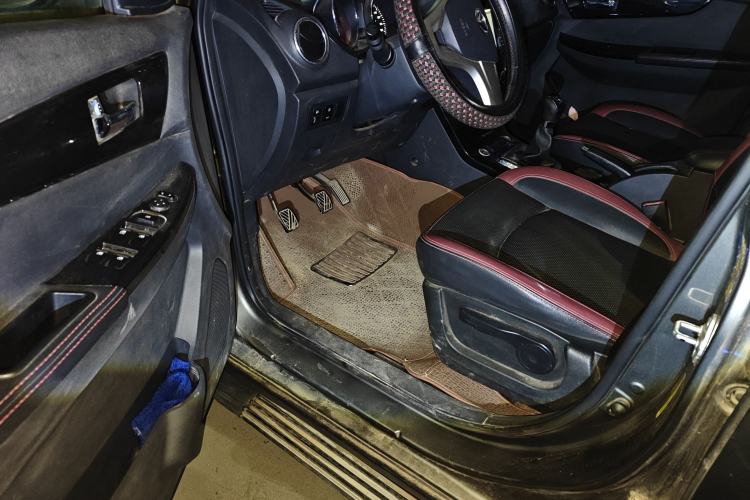 Used HYOSOW S3 2014 1.5L Luxury Version China IV Emission Standard Driver Seat