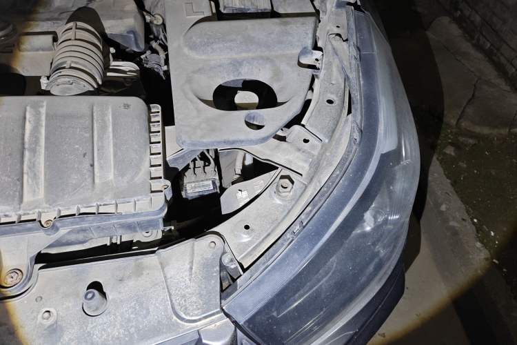 Used HYOSOW S3 2014 1.5L Luxury Version China IV Emission Standard Engine Bay Left