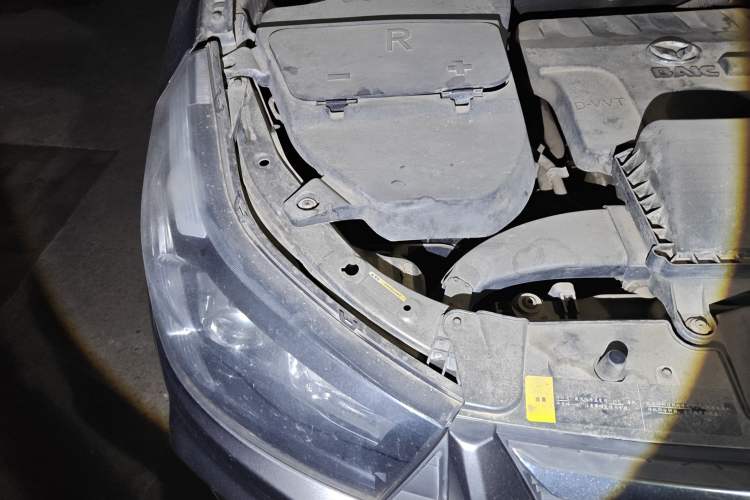 Used HYOSOW S3 2014 1.5L Luxury Version China IV Emission Standard Engine Bay Right